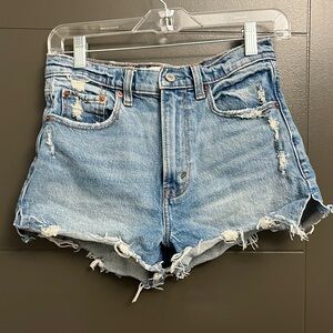 Abercrombie High Rise Mom Jean Short. Size 25/0